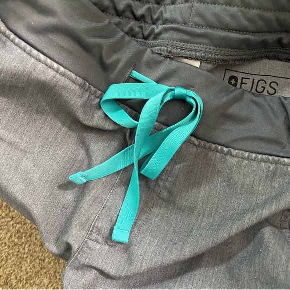 FIGS Petite Zamora Jogger Scrub Pants in graphite - Picture 12 of 16